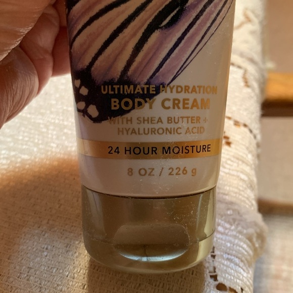 🦋SOLD🦋NWT Bath & Body Works Butterfly Body Cream - Purple - Picture 3 of 4